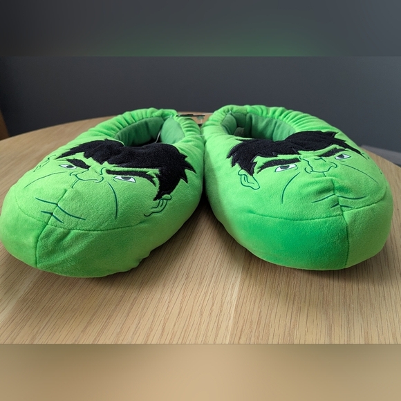 NWT Marvel Avengers Green Hulk Kids Unisex Plush Mooshy Slippers (Sz. Small 7/8) - Picture 5 of 15